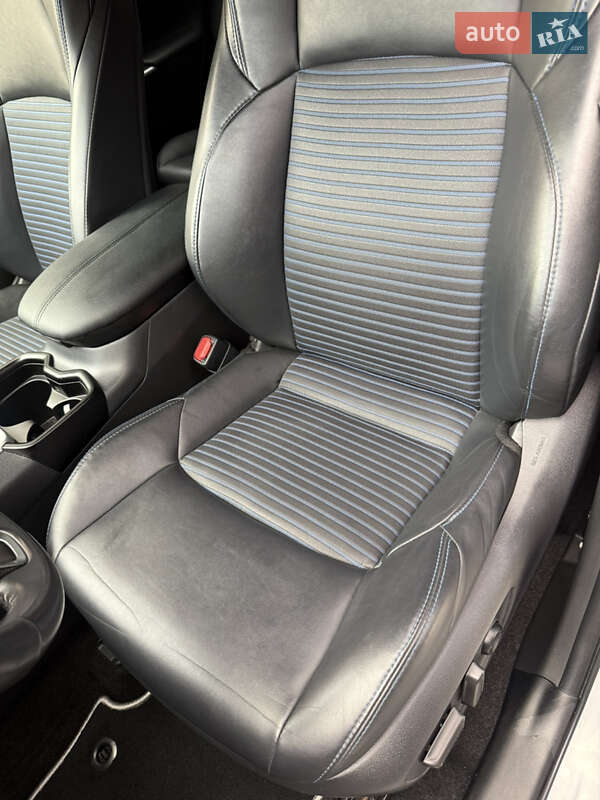 Позашляховик / Кросовер Toyota RAV4 2020 в Ірпені