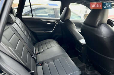Внедорожник / Кроссовер Toyota RAV4 2023 в 