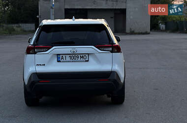 Внедорожник / Кроссовер Toyota RAV4 2019 в 