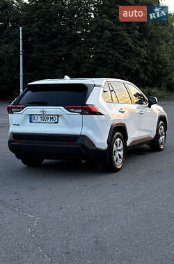 Внедорожник / Кроссовер Toyota RAV4 2019 в 