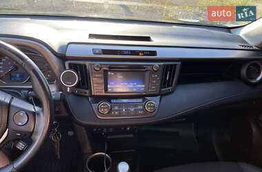 Внедорожник / Кроссовер Toyota RAV4 2014 в 