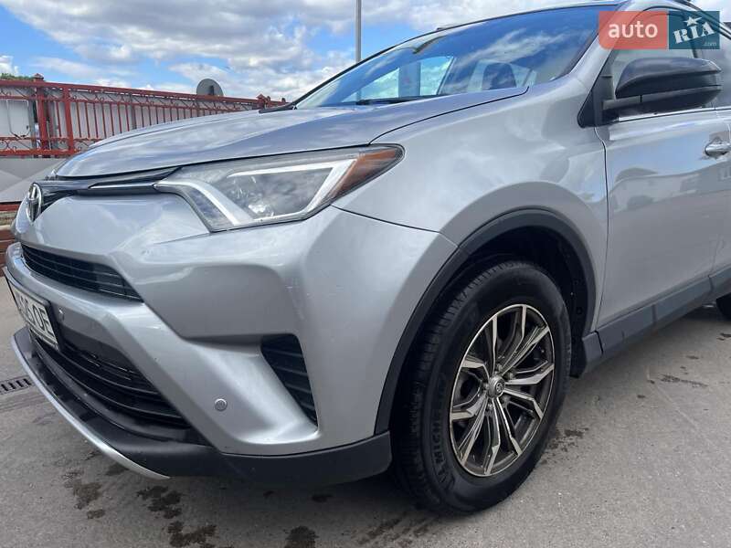Внедорожник / Кроссовер Toyota RAV4 2016 в Буске