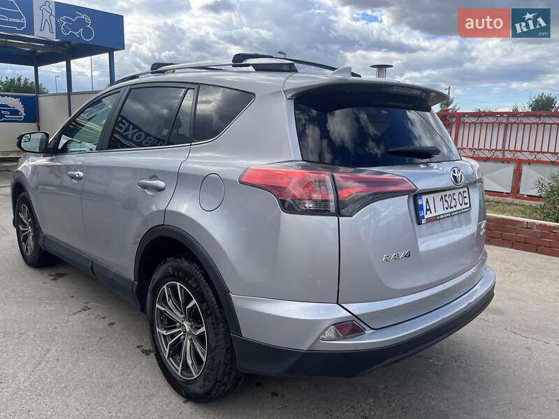 Внедорожник / Кроссовер Toyota RAV4 2016 в Буске