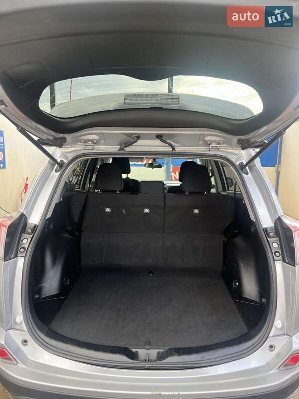 Внедорожник / Кроссовер Toyota RAV4 2016 в Буске
