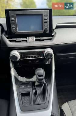 Внедорожник / Кроссовер Toyota RAV4 2018 в 