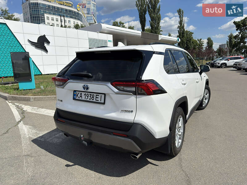 Внедорожник / Кроссовер Toyota RAV4 2021 в Киеве