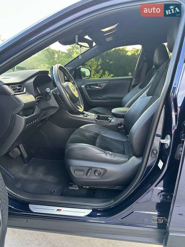 Внедорожник / Кроссовер Toyota RAV4 2023 в Павлограде