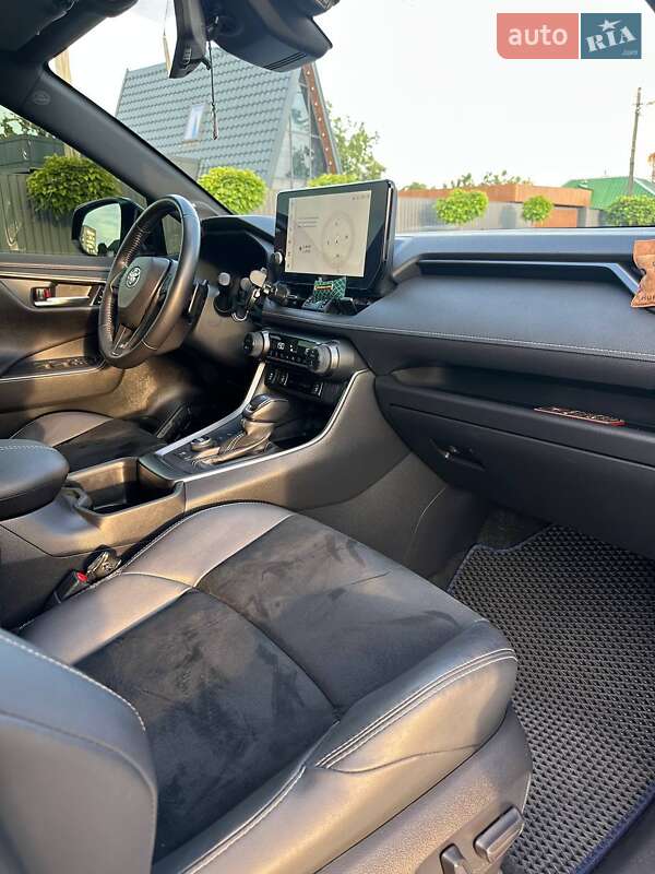 Внедорожник / Кроссовер Toyota RAV4 2023 в Павлограде