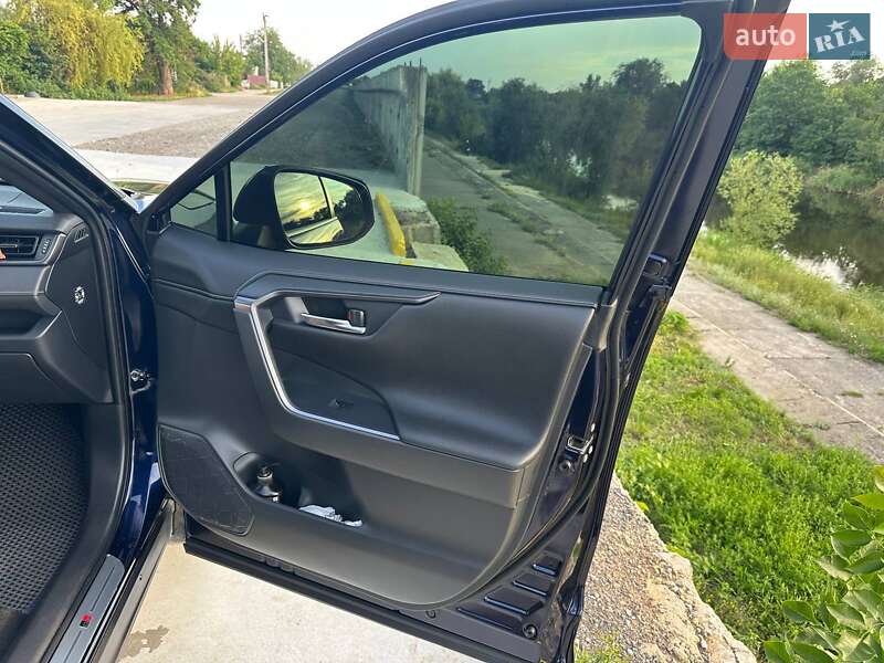 Внедорожник / Кроссовер Toyota RAV4 2023 в Павлограде