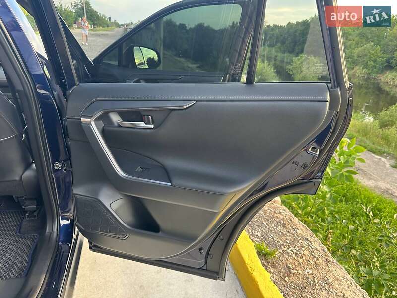 Внедорожник / Кроссовер Toyota RAV4 2023 в Павлограде