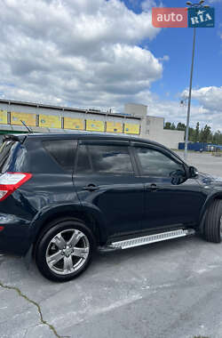 Внедорожник / Кроссовер Toyota RAV4 2010 в 