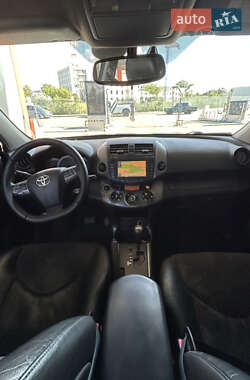 Внедорожник / Кроссовер Toyota RAV4 2010 в 