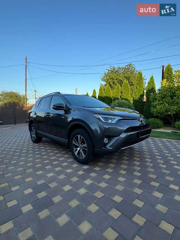 Внедорожник / Кроссовер Toyota RAV4 2016 в Умани