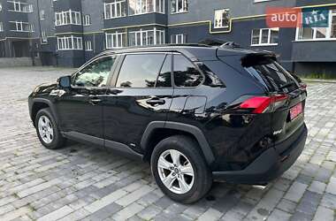 Внедорожник / Кроссовер Toyota RAV4 2019 в 