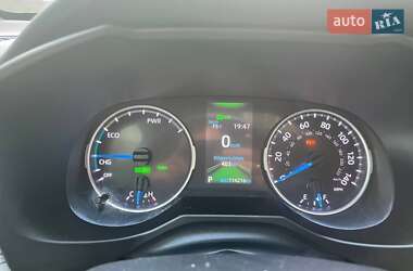 Внедорожник / Кроссовер Toyota RAV4 2019 в 