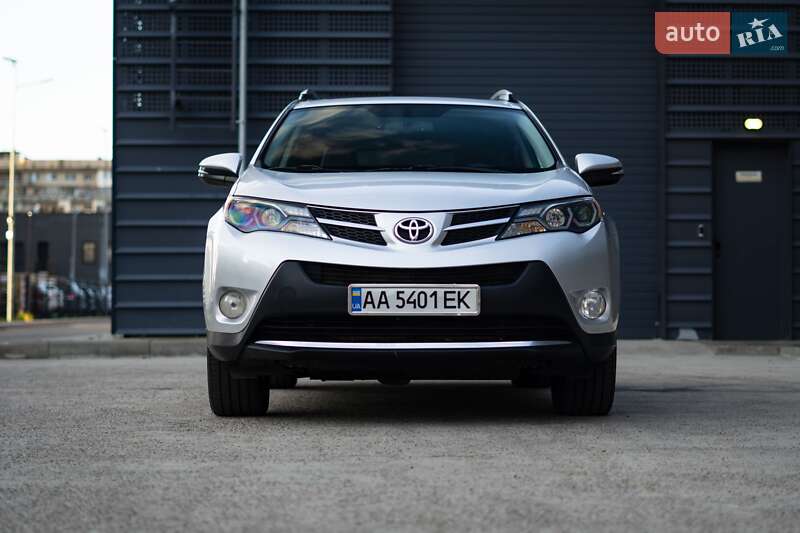 Внедорожник / Кроссовер Toyota RAV4 2015 в Киеве