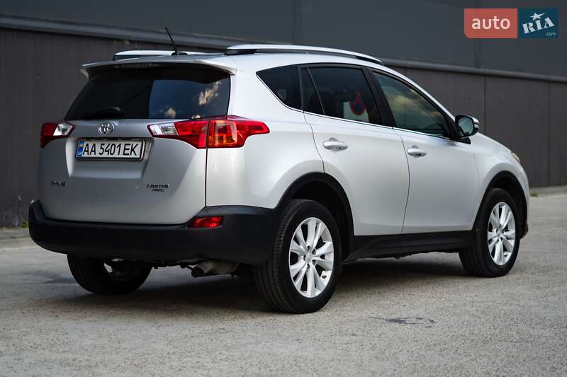 Внедорожник / Кроссовер Toyota RAV4 2015 в Киеве