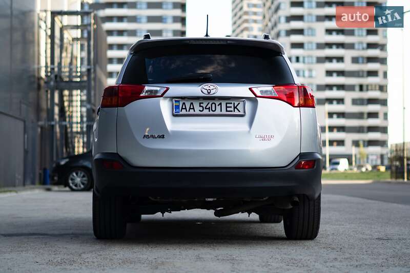 Внедорожник / Кроссовер Toyota RAV4 2015 в Киеве