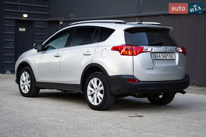 Внедорожник / Кроссовер Toyota RAV4 2015 в Киеве