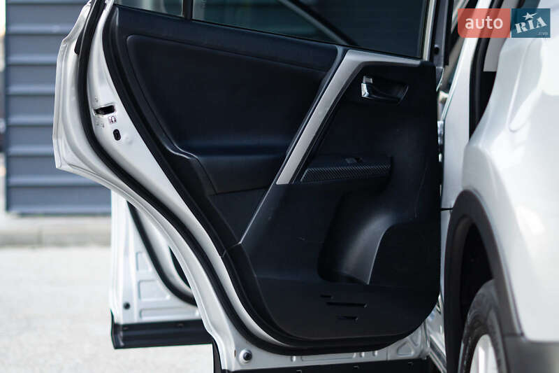 Внедорожник / Кроссовер Toyota RAV4 2015 в Киеве