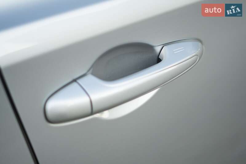 Внедорожник / Кроссовер Toyota RAV4 2015 в Киеве