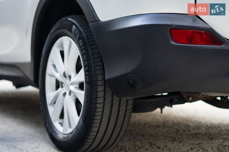 Внедорожник / Кроссовер Toyota RAV4 2015 в Киеве