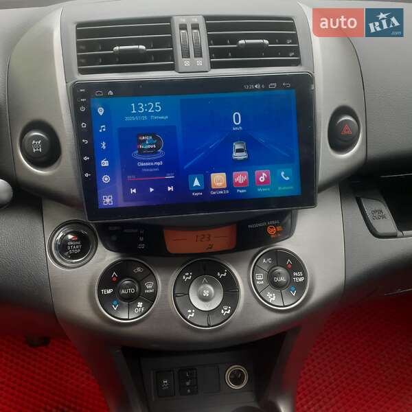 Позашляховик / Кросовер Toyota RAV4 2010 в Вараші