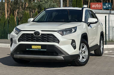 Внедорожник / Кроссовер Toyota RAV4 2020 в Киеве