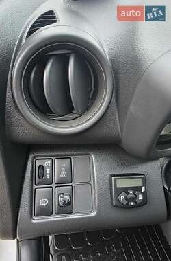 Внедорожник / Кроссовер Toyota RAV4 2011 в 