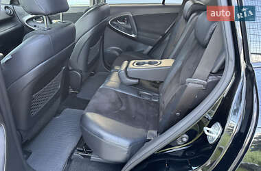 Внедорожник / Кроссовер Toyota RAV4 2011 в 