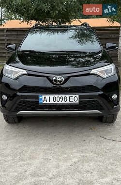 Позашляховик / Кросовер Toyota RAV4 2018 в 