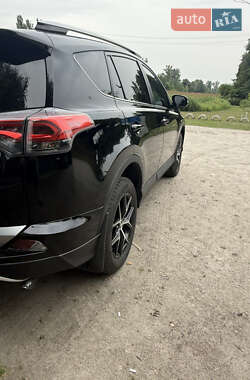 Позашляховик / Кросовер Toyota RAV4 2018 в 