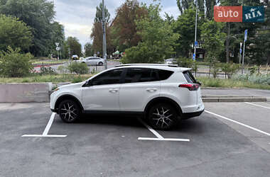 Внедорожник / Кроссовер Toyota RAV4 2017 в Киеве