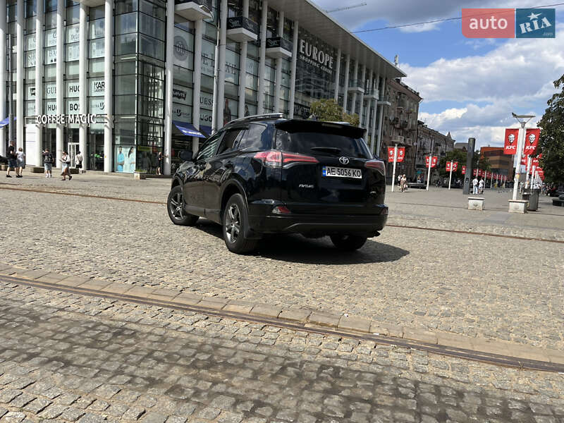 Позашляховик / Кросовер Toyota RAV4 2016 в Дніпрі