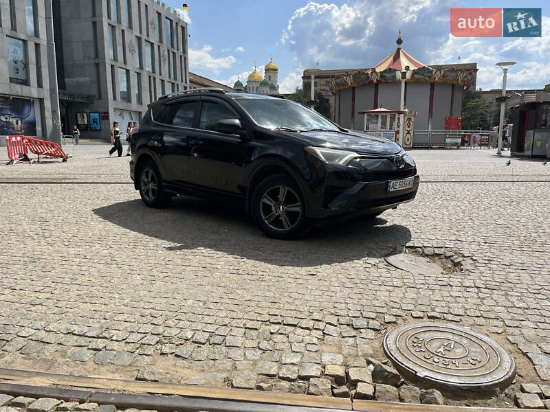 Позашляховик / Кросовер Toyota RAV4 2016 в Дніпрі