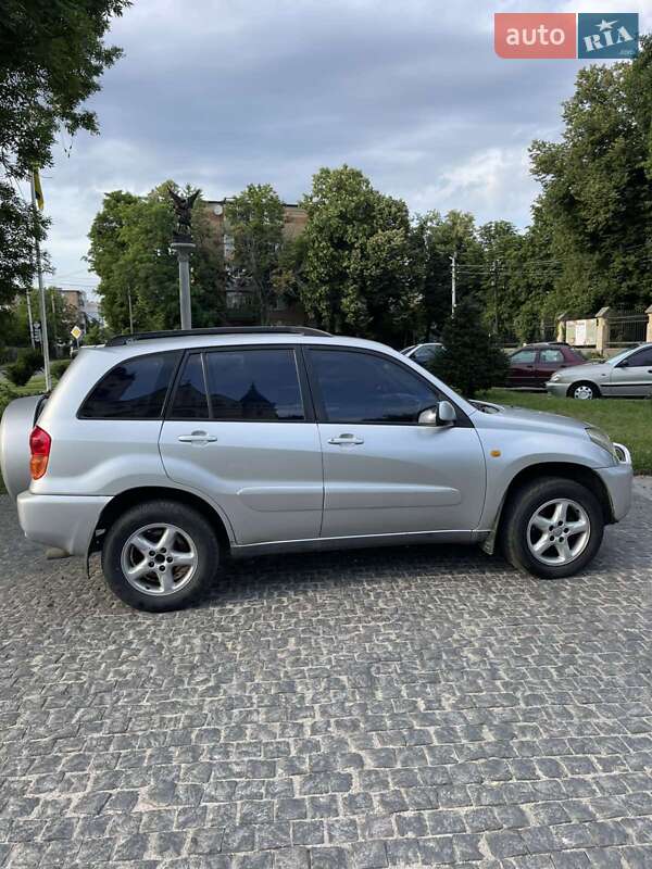 Внедорожник / Кроссовер Toyota RAV4 2002 в Фастове