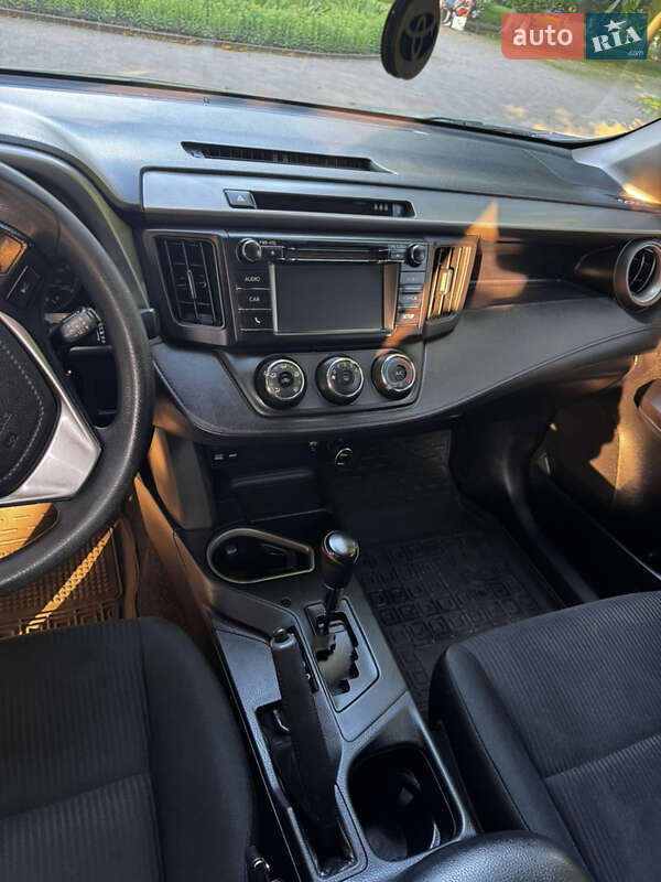 Позашляховик / Кросовер Toyota RAV4 2017 в Ромнах