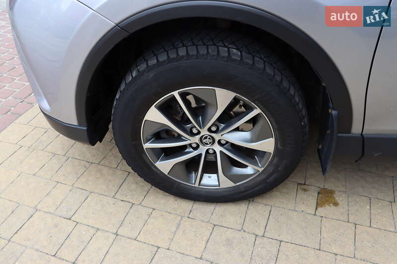 Позашляховик / Кросовер Toyota RAV4 2018 в Львові