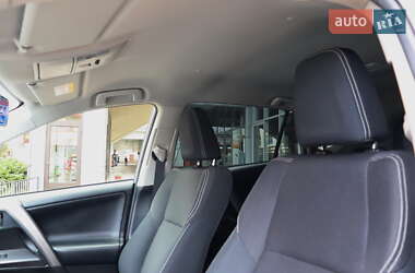 Внедорожник / Кроссовер Toyota RAV4 2018 в 