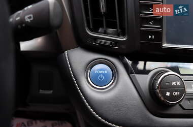 Внедорожник / Кроссовер Toyota RAV4 2018 в 