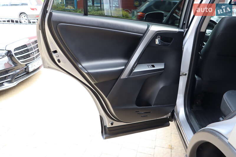 Позашляховик / Кросовер Toyota RAV4 2018 в Львові