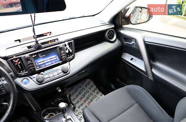 Внедорожник / Кроссовер Toyota RAV4 2018 в 