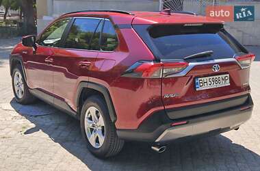 Внедорожник / Кроссовер Toyota RAV4 2019 в 