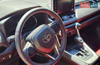 Внедорожник / Кроссовер Toyota RAV4 2019 в 