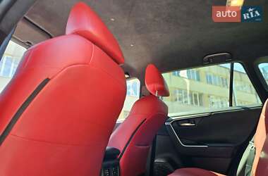 Внедорожник / Кроссовер Toyota RAV4 2019 в 