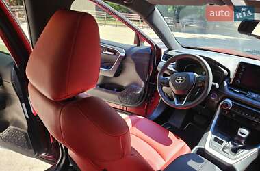 Внедорожник / Кроссовер Toyota RAV4 2019 в 