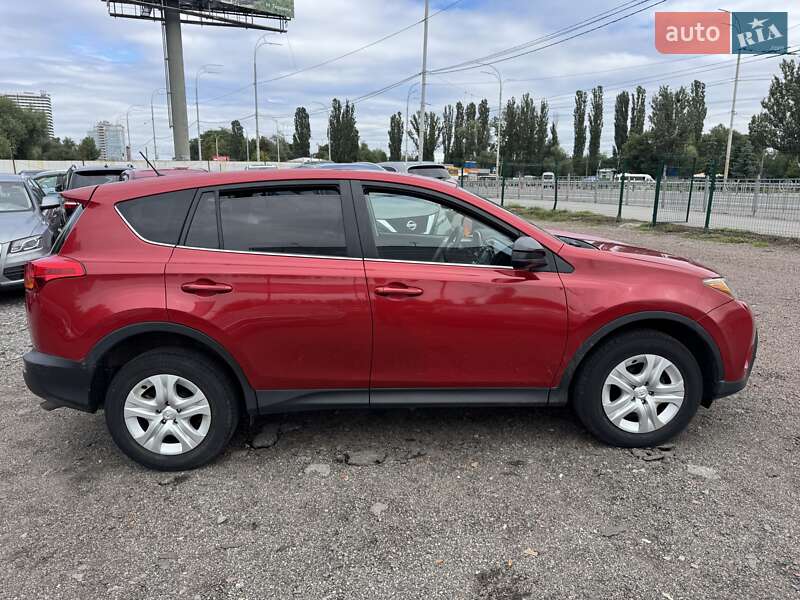 Внедорожник / Кроссовер Toyota RAV4 2015 в Киеве