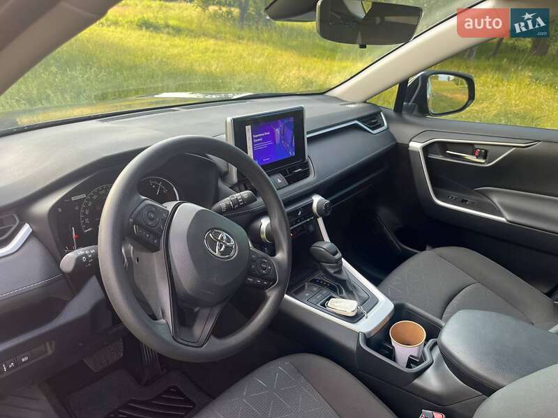 Позашляховик / Кросовер Toyota RAV4 2024 в Білопіллі