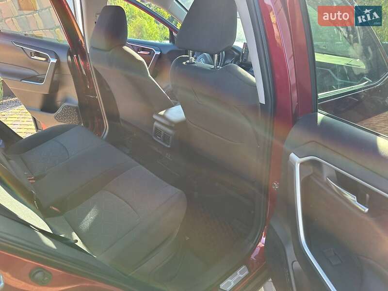 Позашляховик / Кросовер Toyota RAV4 2019 в Умані