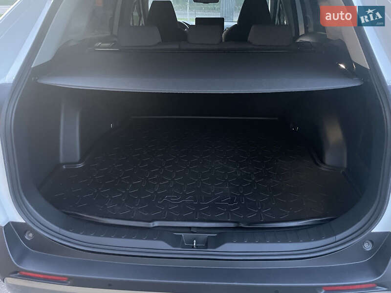 Позашляховик / Кросовер Toyota RAV4 2023 в Києві
